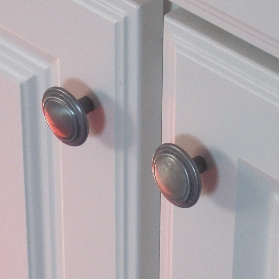 How to Reattach a Cabinet Handle - Cabinet Door Handle Repair Tutorial How to Reattach a Cabinet Handle - Cabinet Door Handle Repair Tutorial